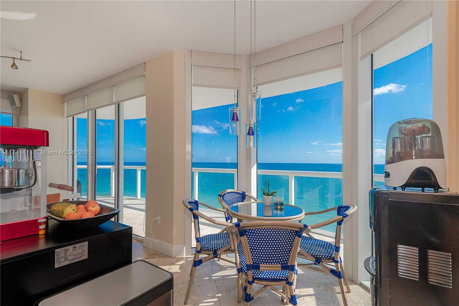 Small Image of 6365 SOUTH EAST COLLINS AVE #1601, Miami Beach Number 9