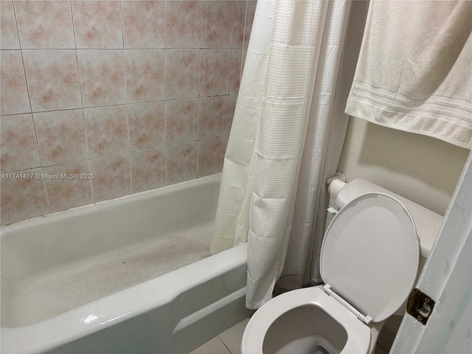 Small Image of 10806 NORTH KENDALL DR #P-26, Miami Number 12