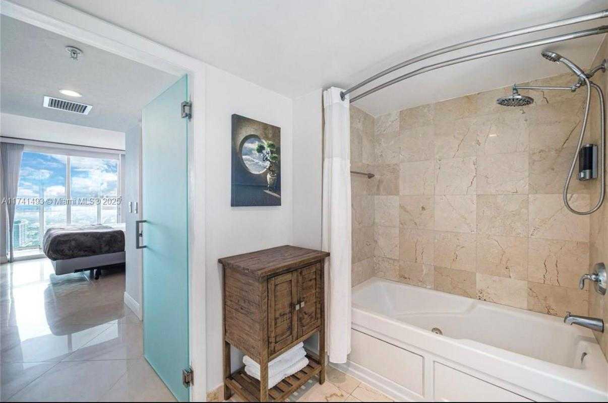 Small Image of 1800 NORTH BAYSHORE DR #4108, Miami Number 16
