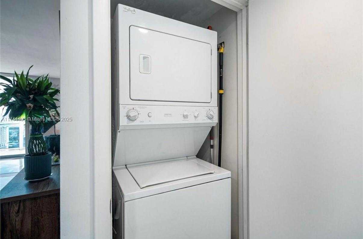 Small Image of 1800 NORTH BAYSHORE DR #4108, Miami Number 17