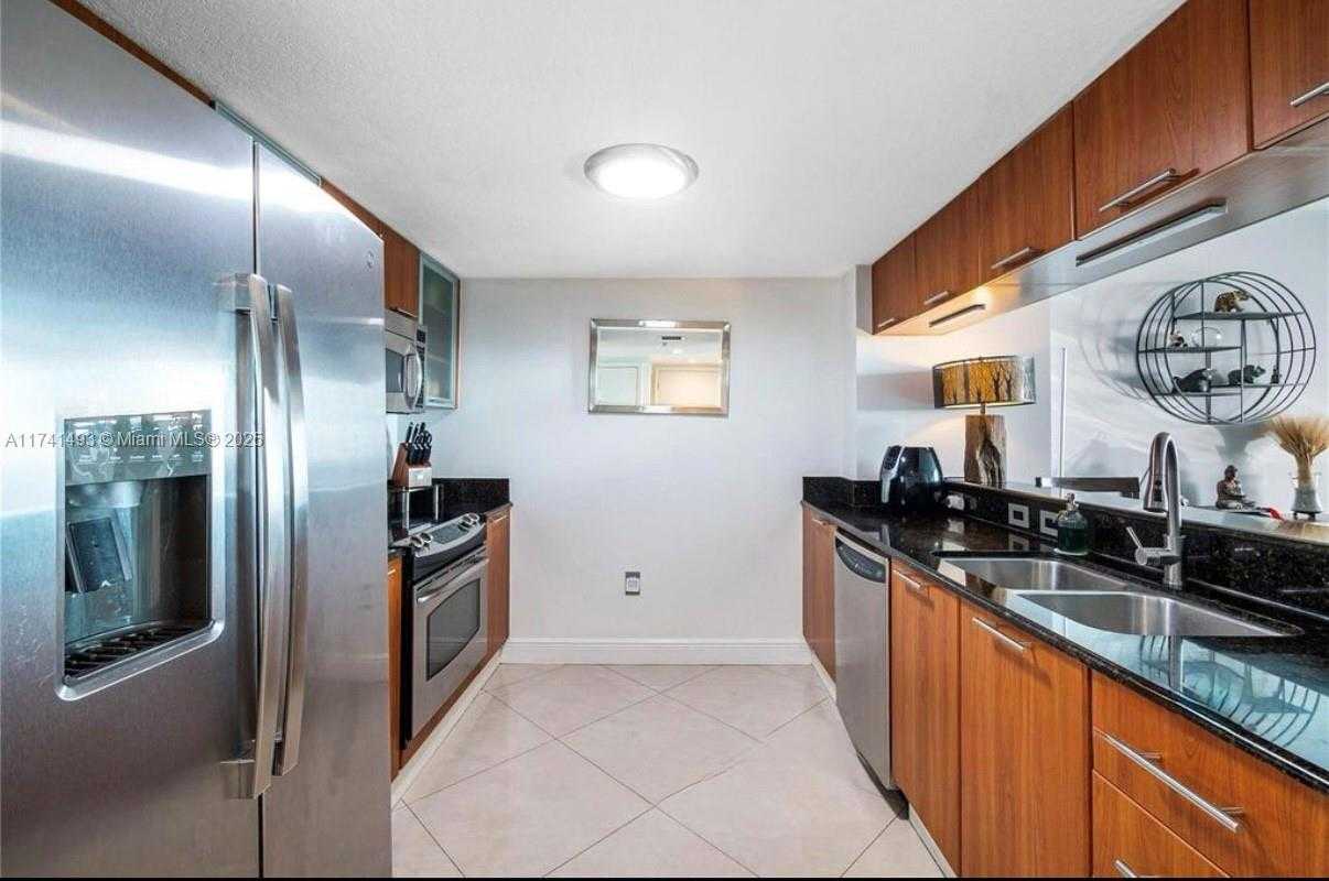 Small Image of 1800 NORTH BAYSHORE DR #4108, Miami Number 19