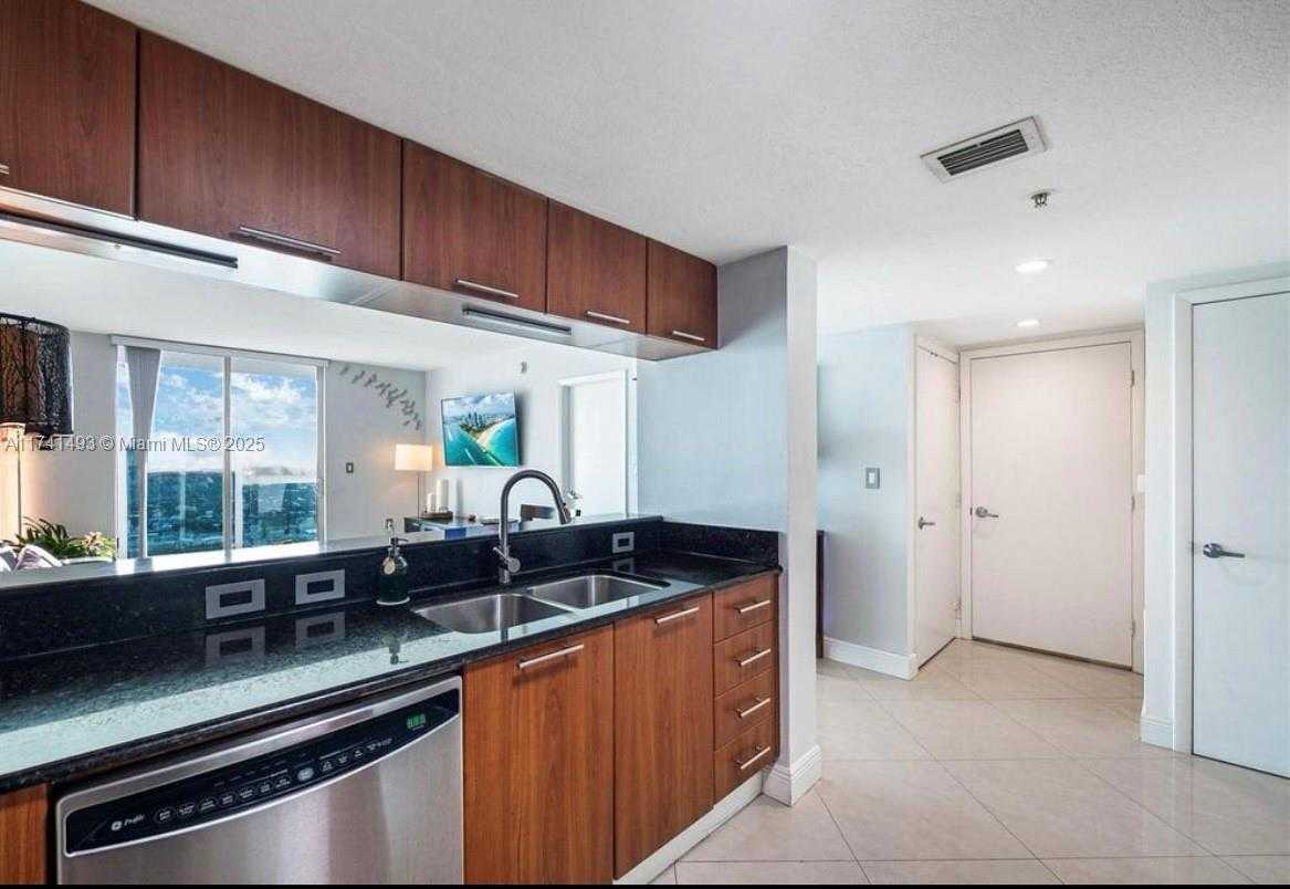 Small Image of 1800 NORTH BAYSHORE DR #4108, Miami Number 20