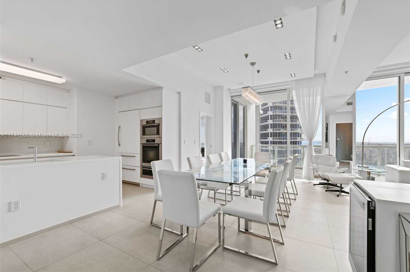 Small Image of 50 SOUTH POINTE DR #2004, Miami Beach Number 10