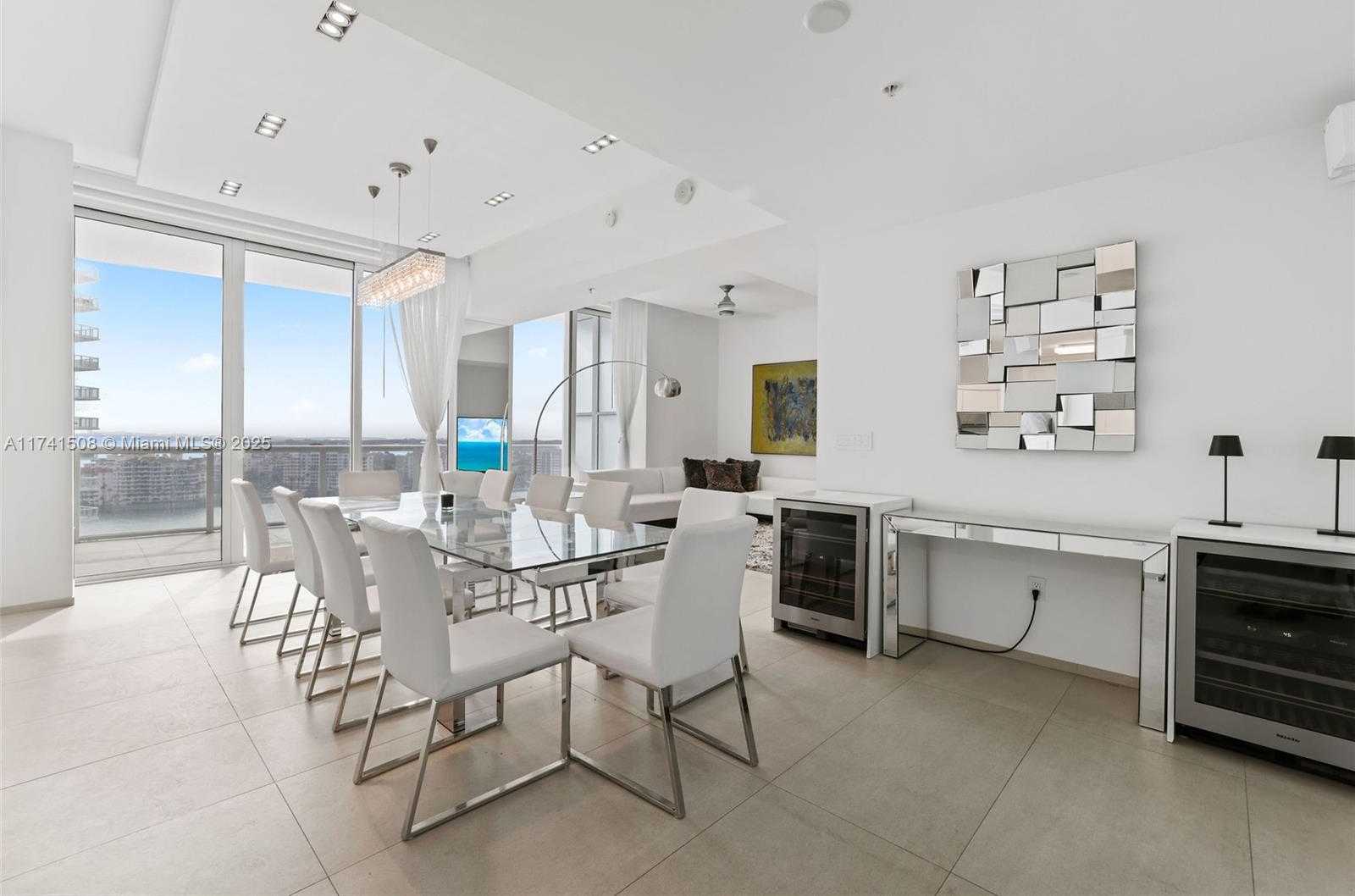 Small Image of 50 SOUTH POINTE DR #2004, Miami Beach Number 12