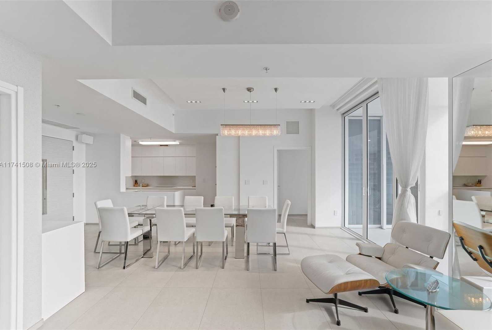Small Image of 50 SOUTH POINTE DR #2004, Miami Beach Number 14