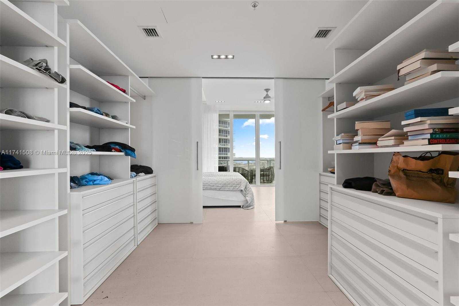 Small Image of 50 SOUTH POINTE DR #2004, Miami Beach Number 19