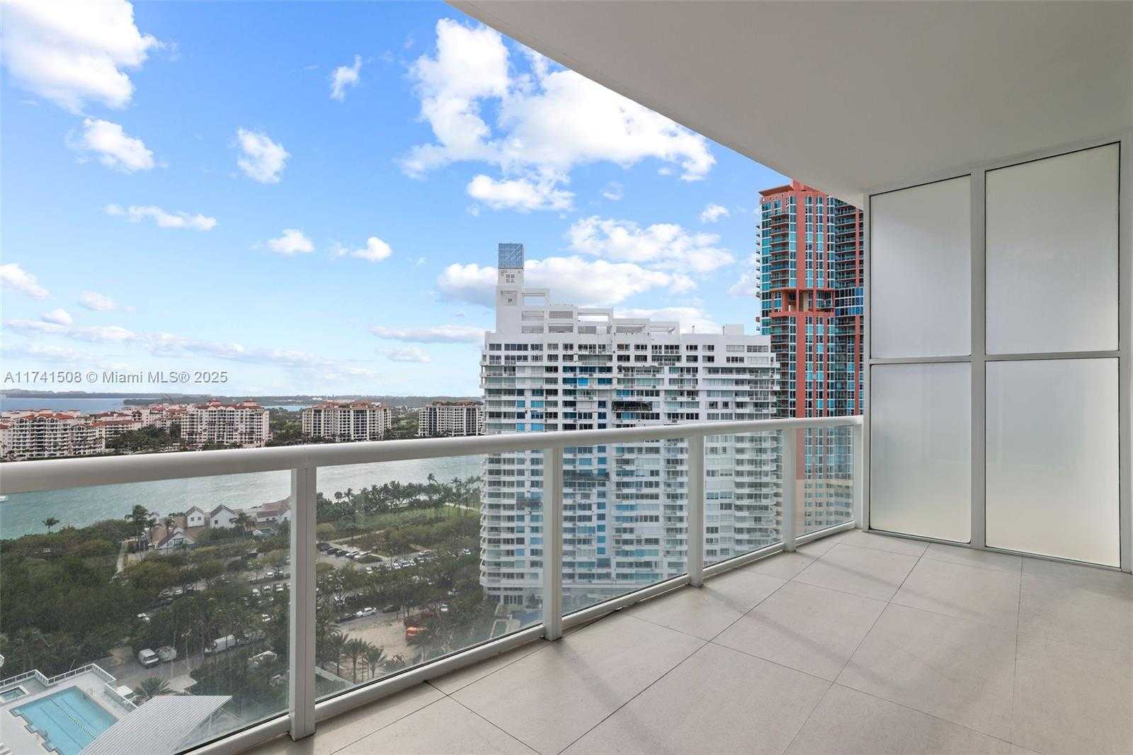 Small Image of 50 SOUTH POINTE DR #2004, Miami Beach Number 20