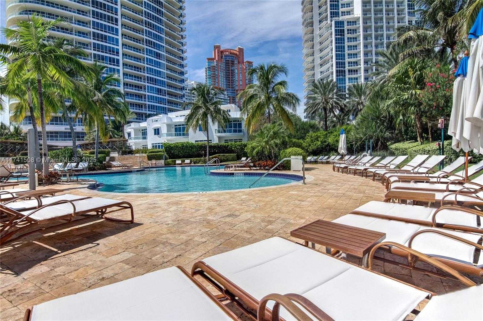 Small Image of 50 SOUTH POINTE DR #2004, Miami Beach Number 29