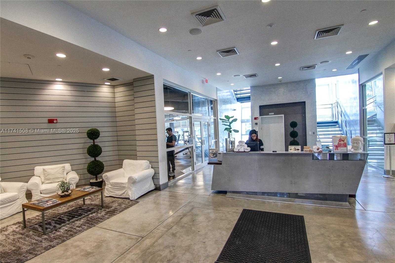Small Image of 50 SOUTH POINTE DR #2004, Miami Beach Number 30
