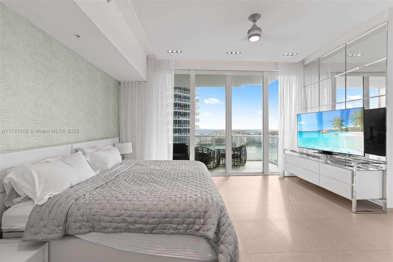 Small Image of 50 SOUTH POINTE DR #2004, Miami Beach Number 6
