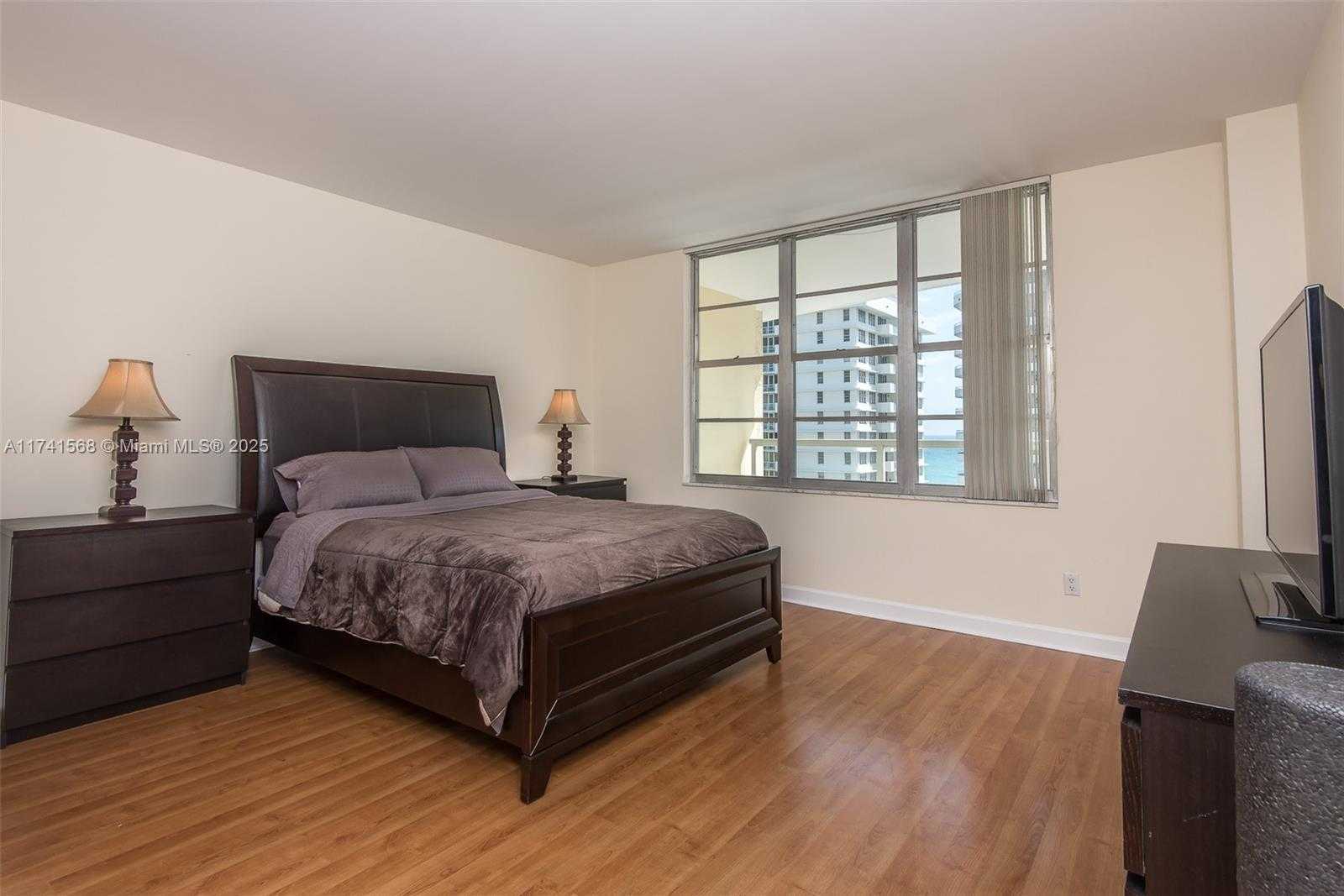 Small Image of 5600 COLLINS AVE #11A, Miami Beach Number 10