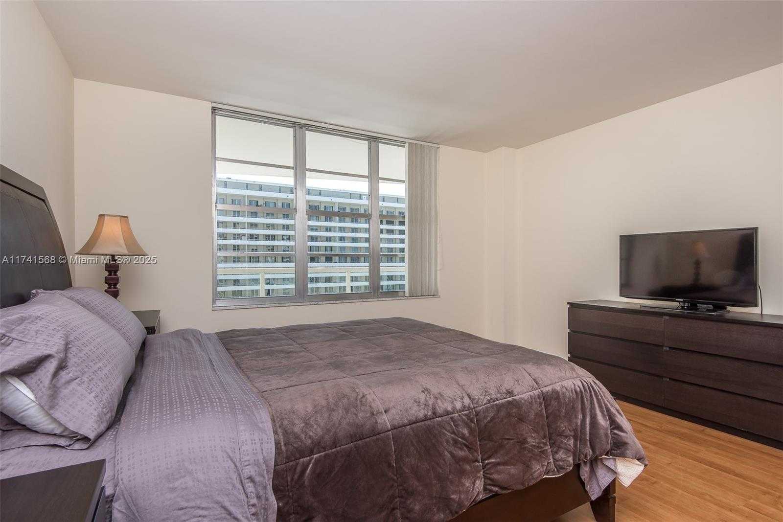 Small Image of 5600 COLLINS AVE #11A, Miami Beach Number 11