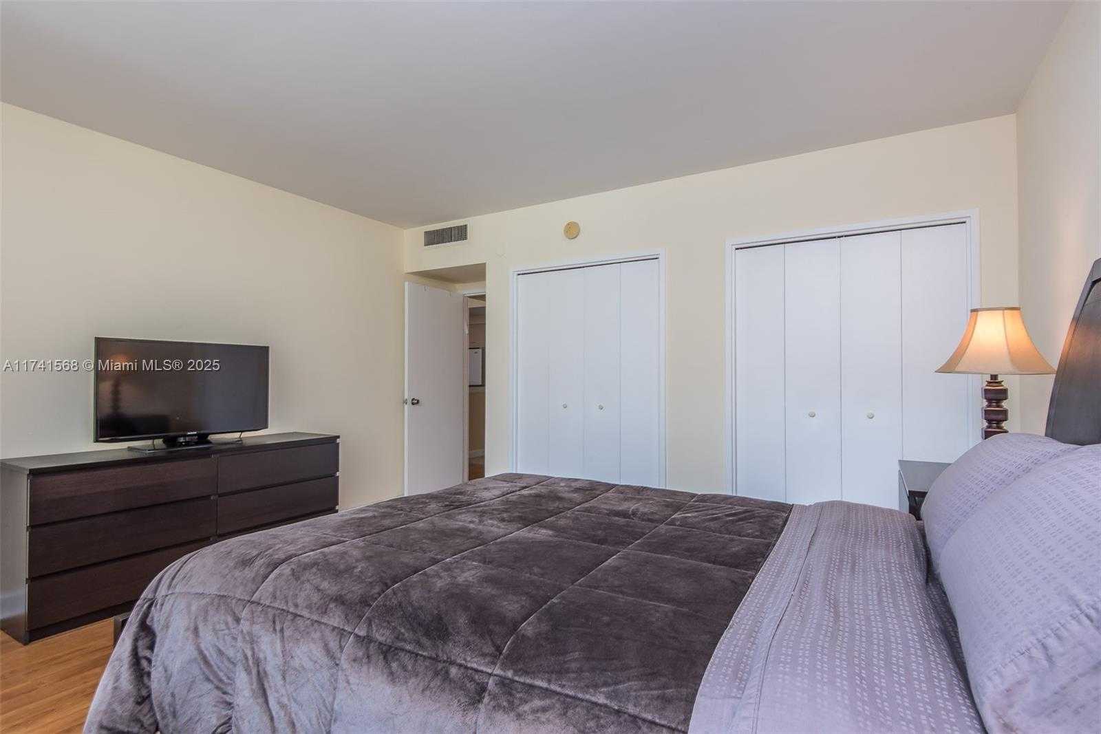 Small Image of 5600 COLLINS AVE #11A, Miami Beach Number 13