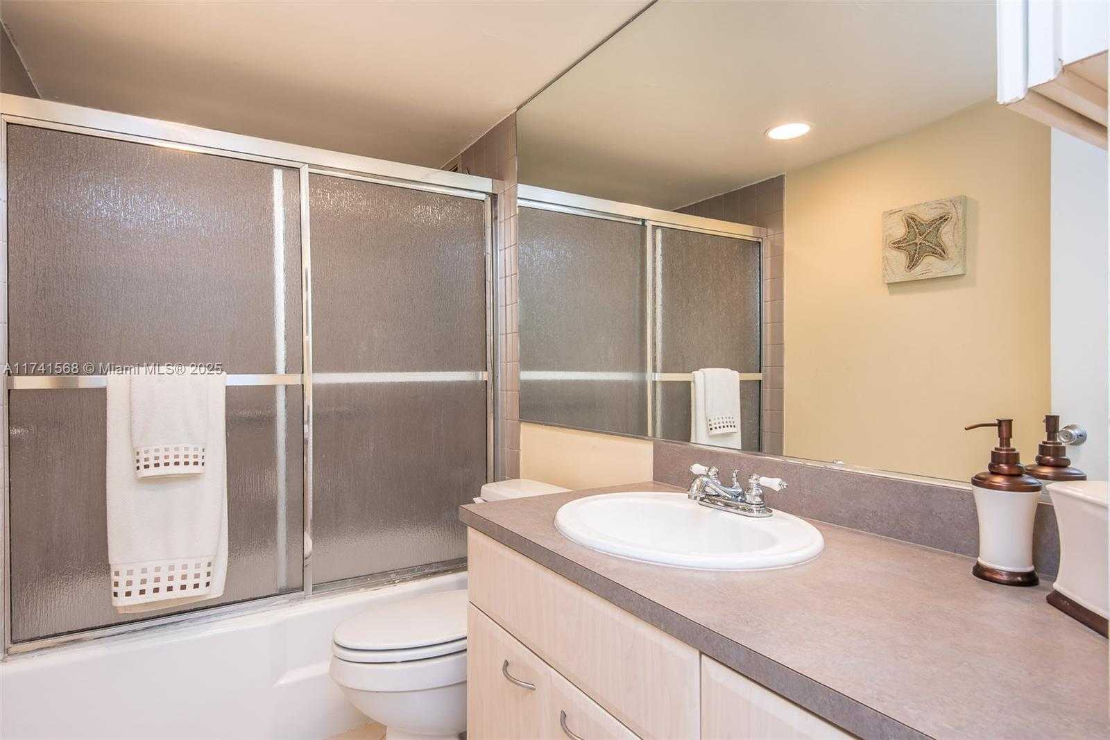 Small Image of 5600 COLLINS AVE #11A, Miami Beach Number 14