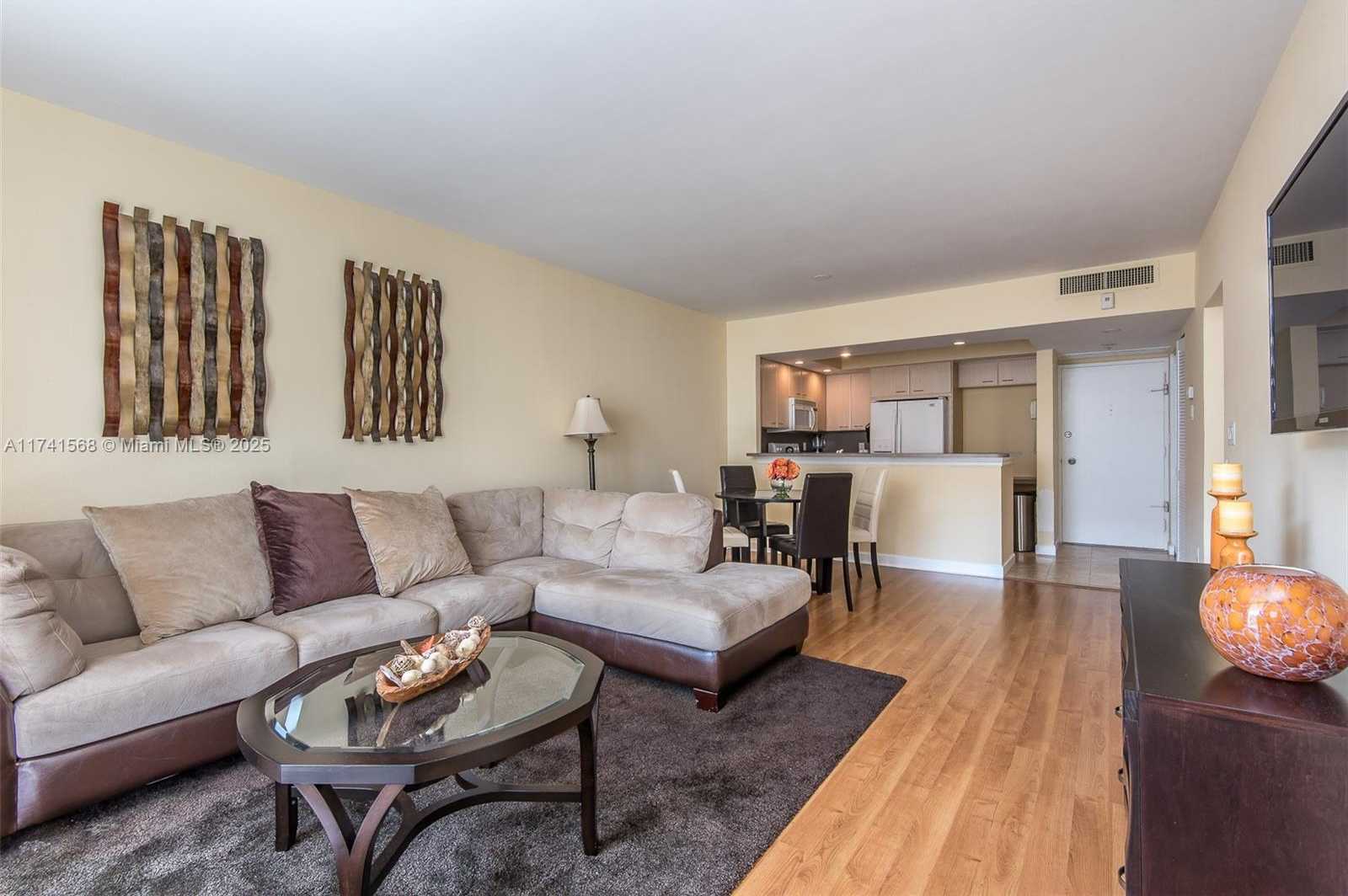 Small Image of 5600 COLLINS AVE #11A, Miami Beach Number 2