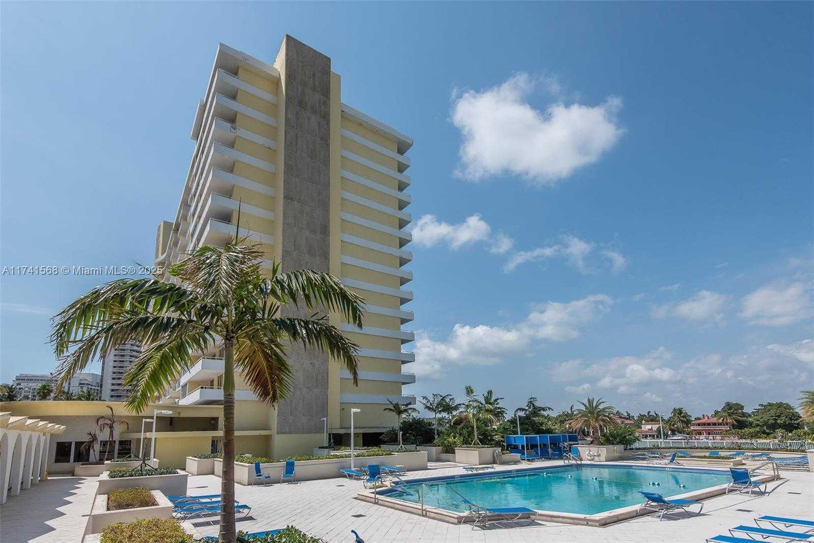 Small Image of 5600 COLLINS AVE #11A, Miami Beach Number 26