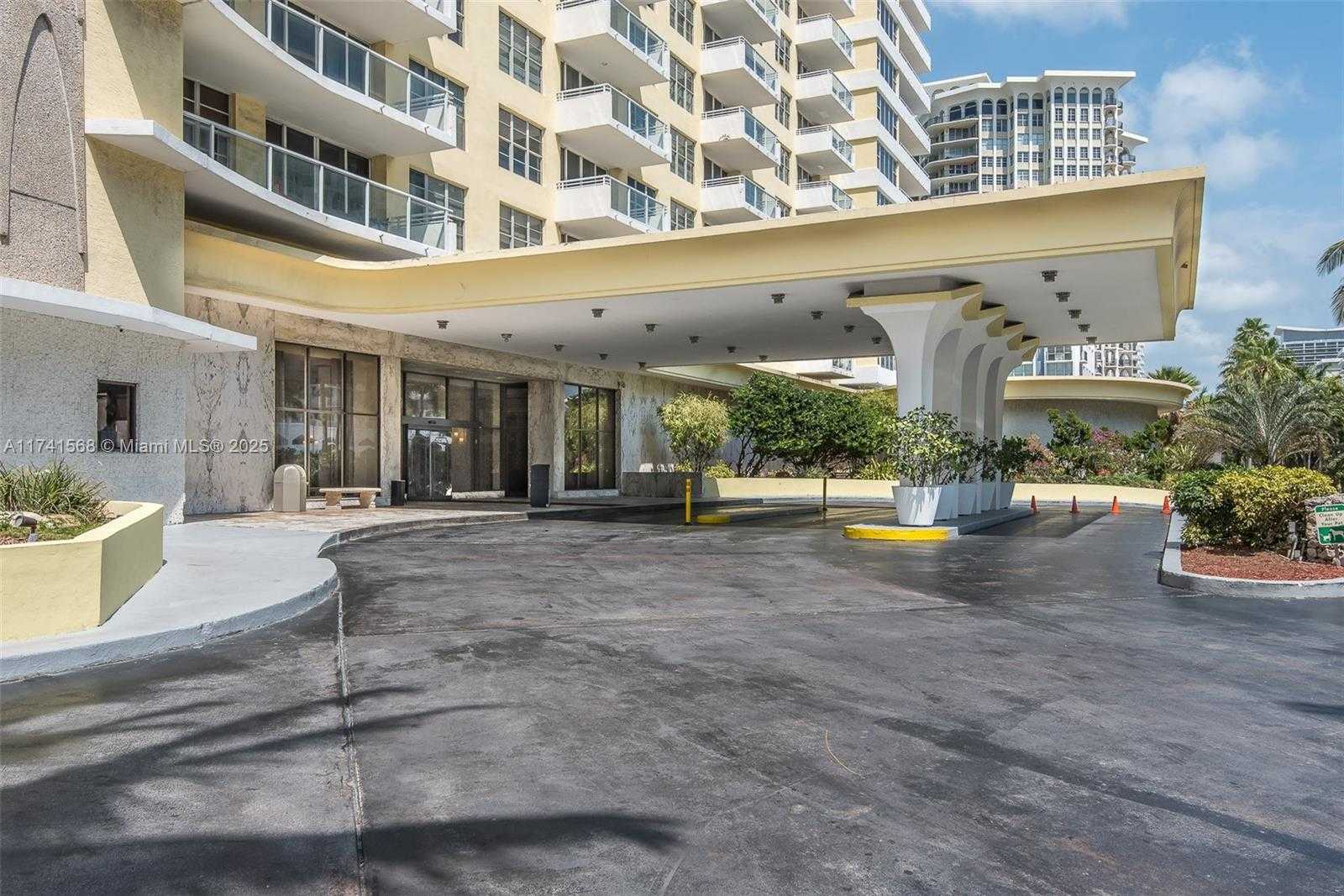 Small Image of 5600 COLLINS AVE #11A, Miami Beach Number 31