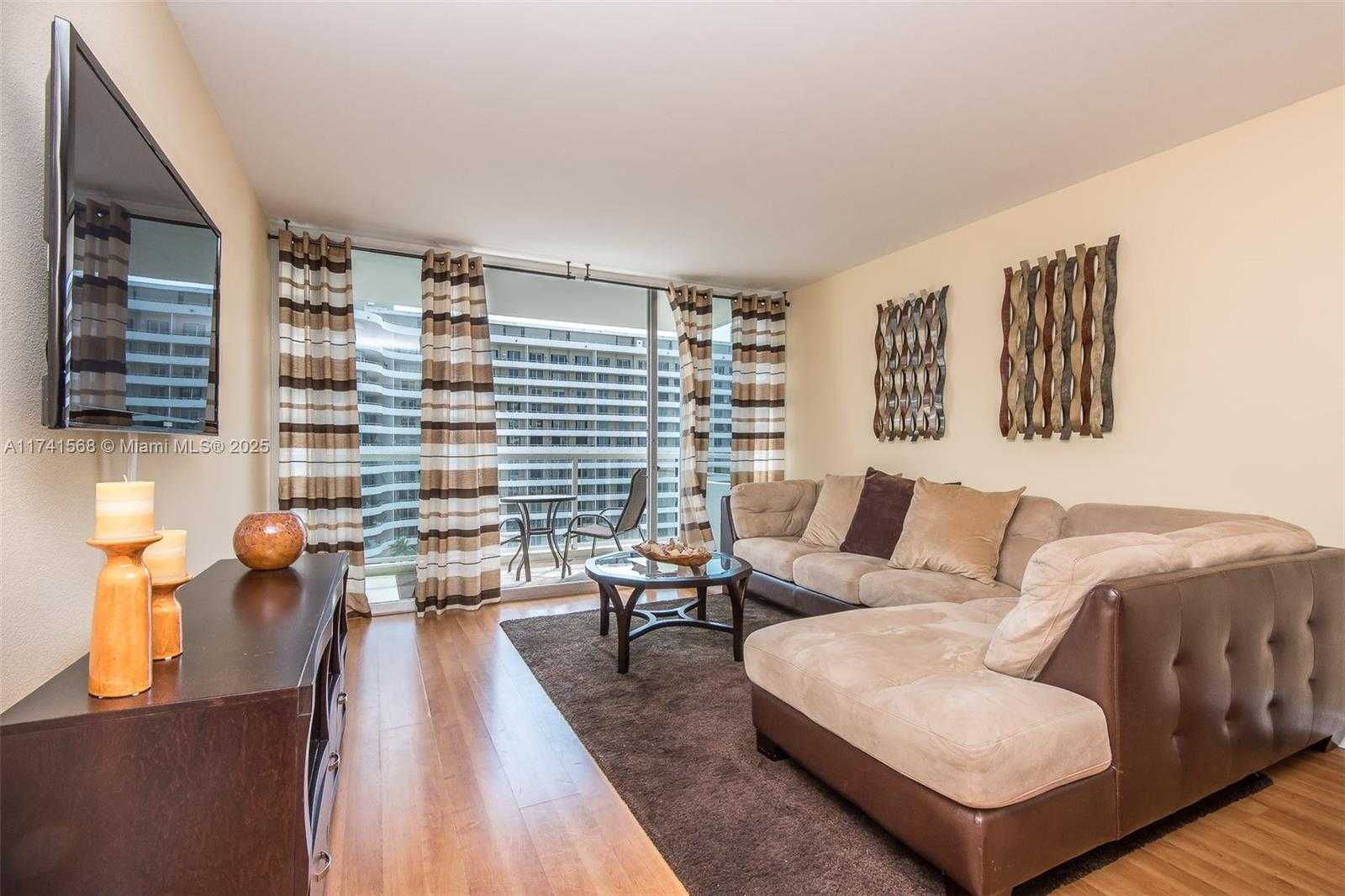 Small Image of 5600 COLLINS AVE #11A, Miami Beach Number 4
