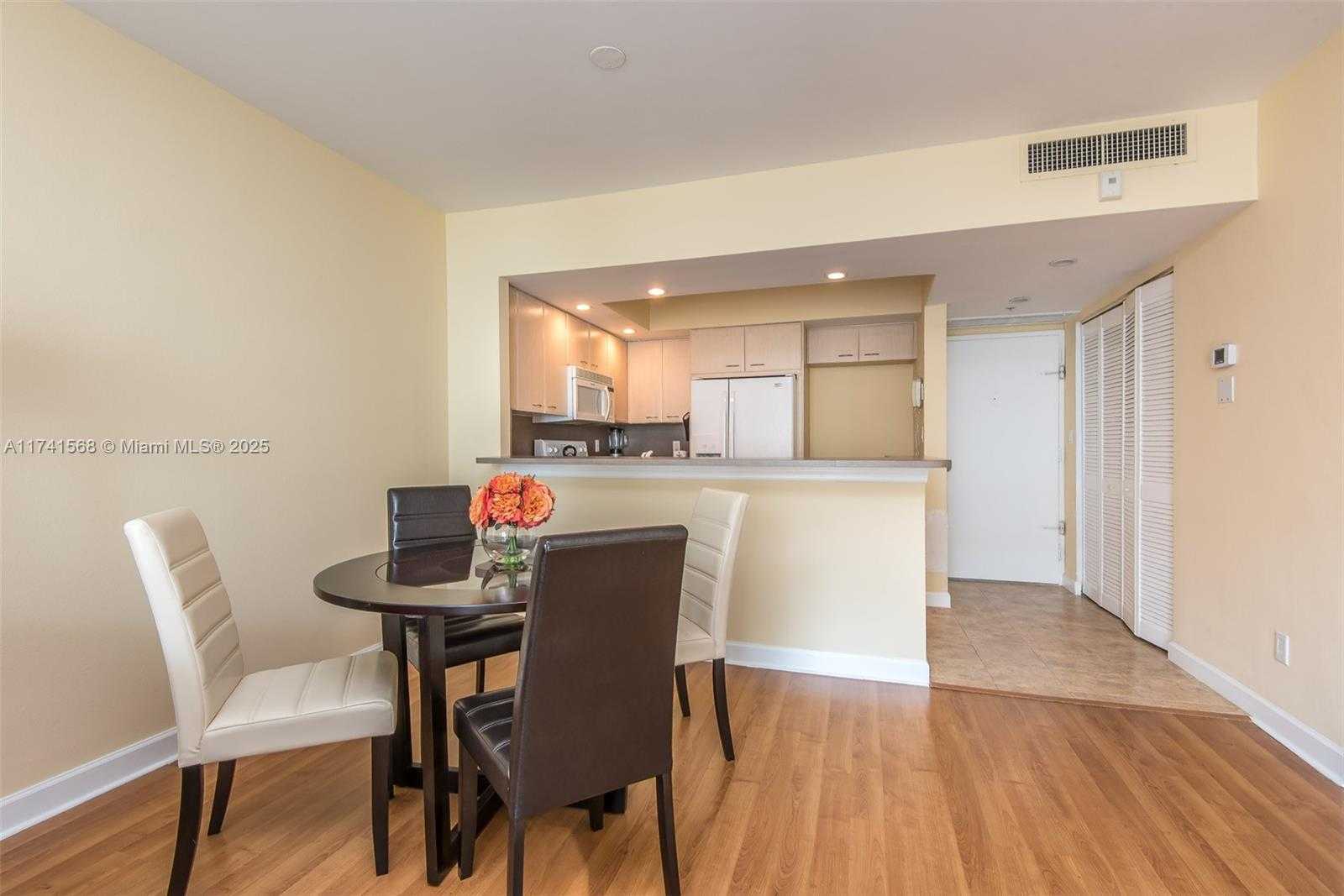 Small Image of 5600 COLLINS AVE #11A, Miami Beach Number 6
