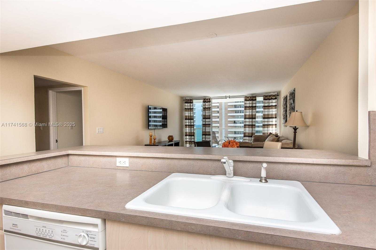 Small Image of 5600 COLLINS AVE #11A, Miami Beach Number 8