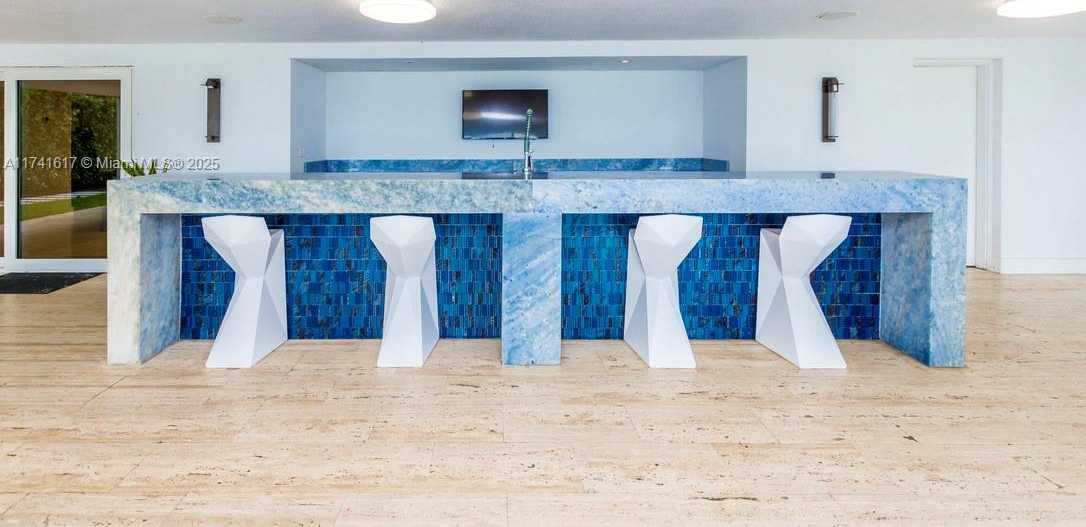 Small Image of 891 NORTH VENETIAN DR, Miami Number 12