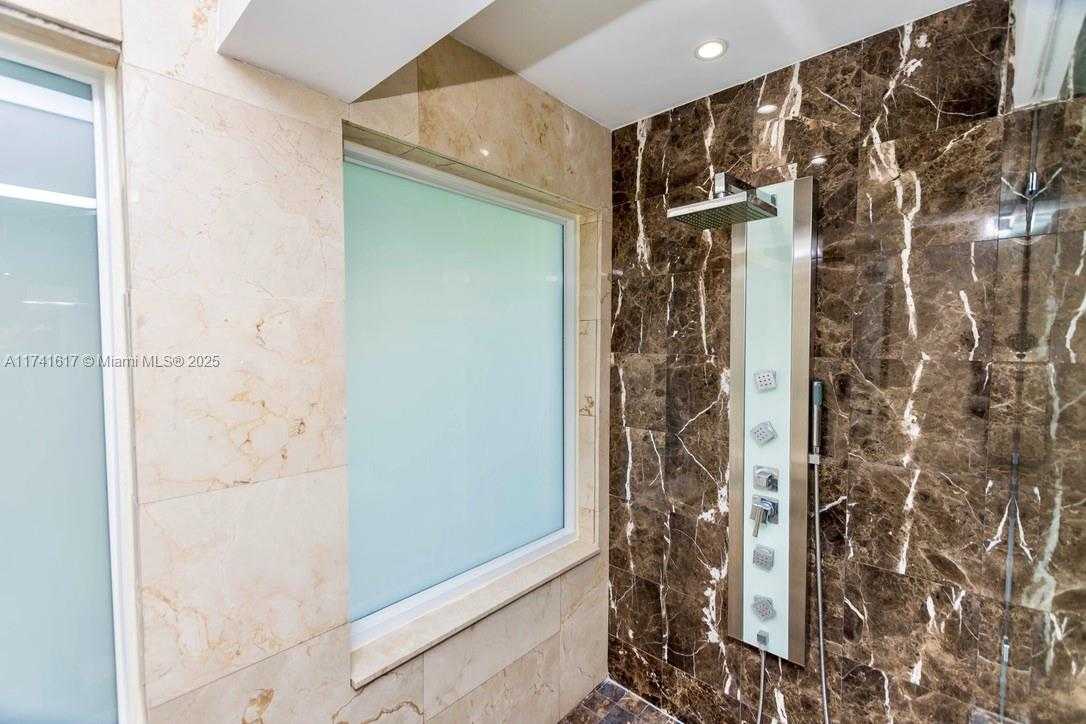 Small Image of 891 NORTH VENETIAN DR, Miami Number 14