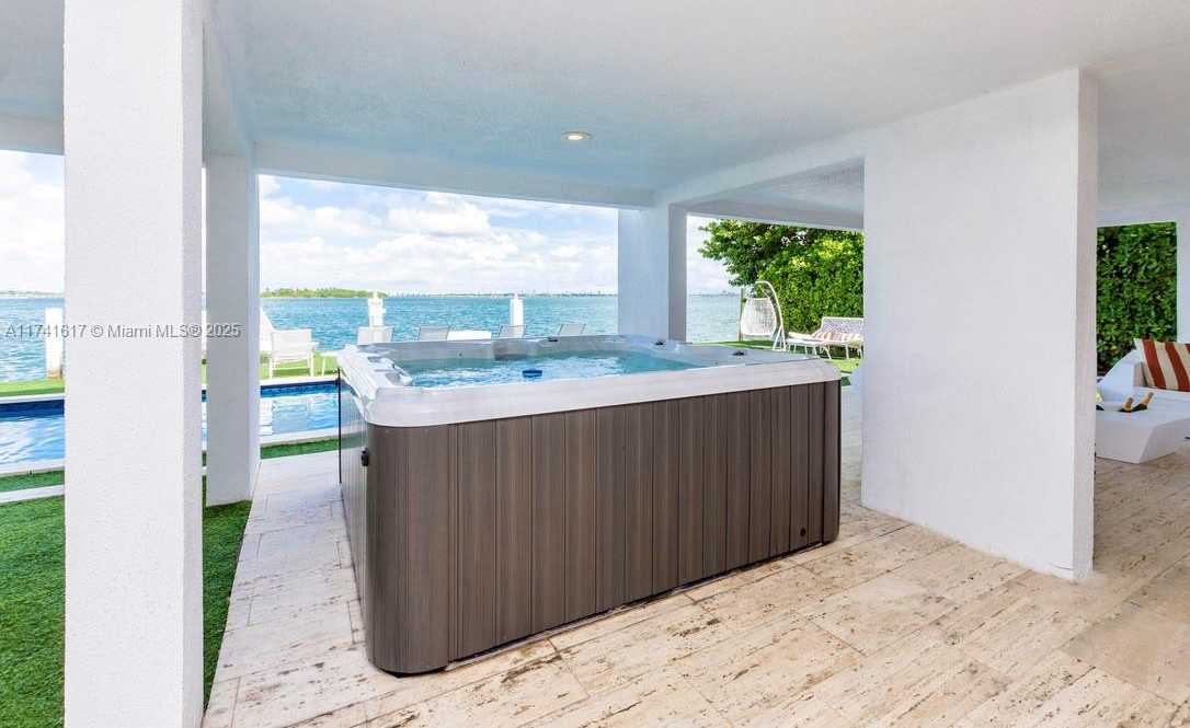 Small Image of 891 NORTH VENETIAN DR, Miami Number 16