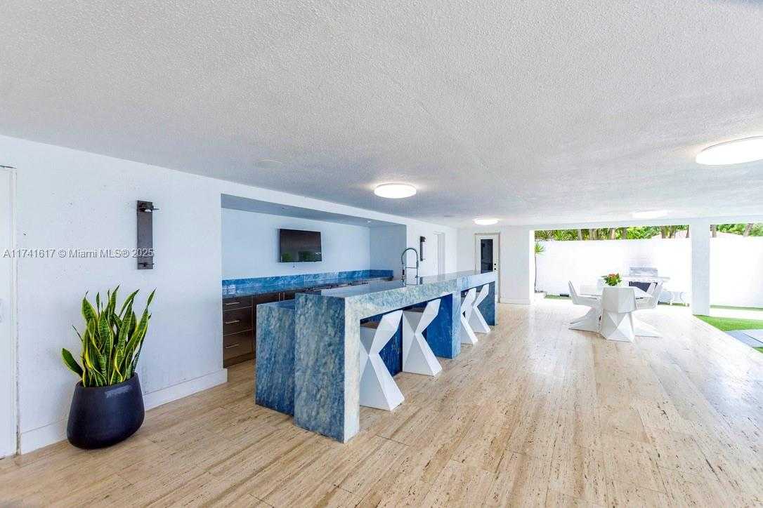 Small Image of 891 NORTH VENETIAN DR, Miami Number 17