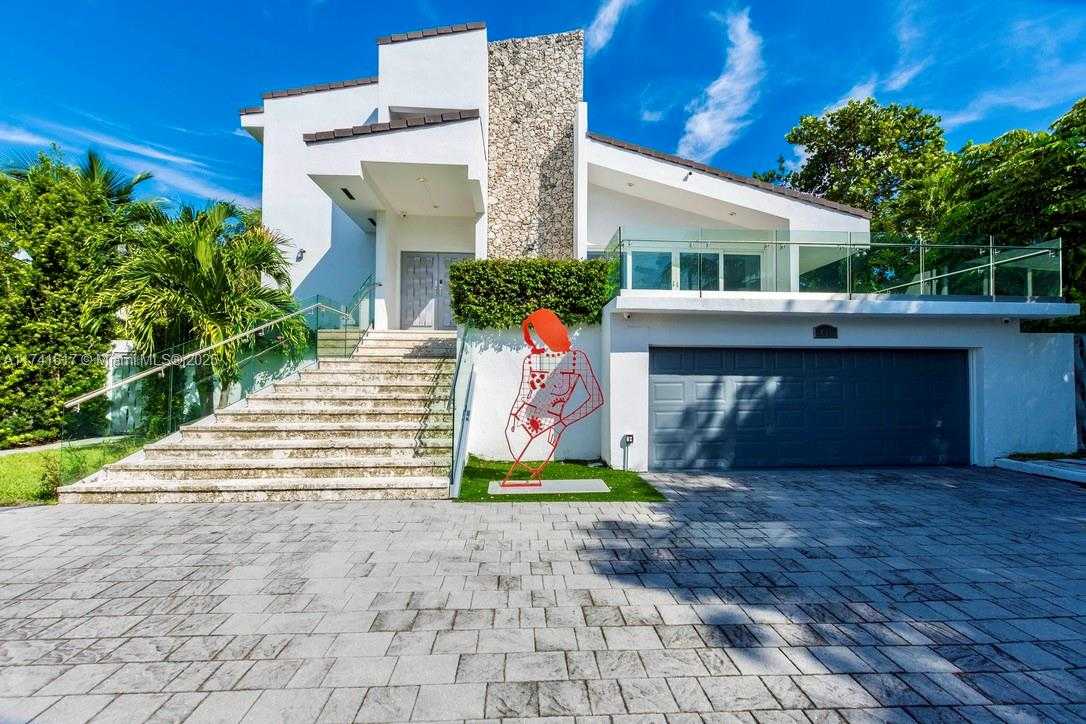 Small Image of 891 NORTH VENETIAN DR, Miami Number 2