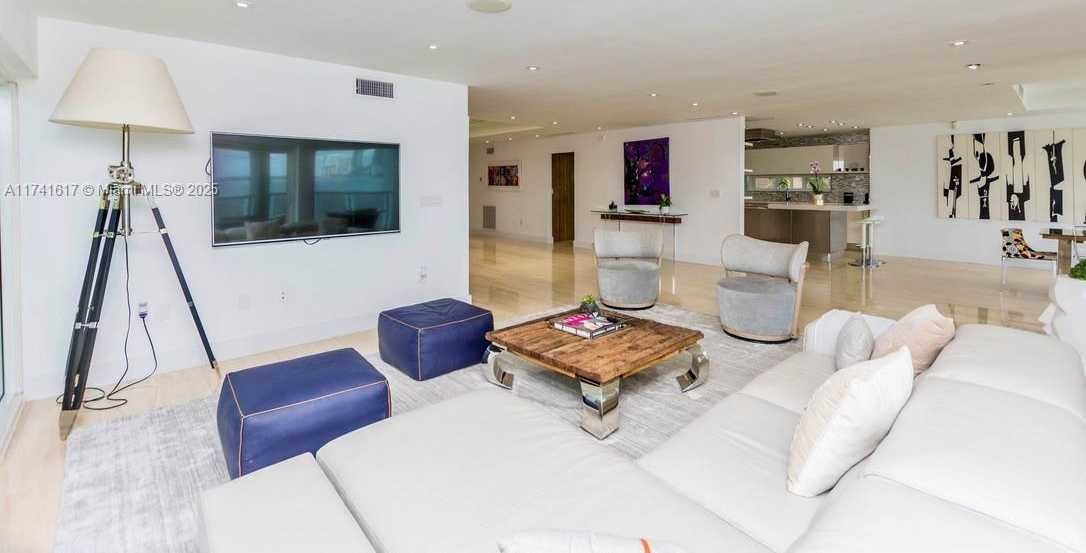 Small Image of 891 NORTH VENETIAN DR, Miami Number 20
