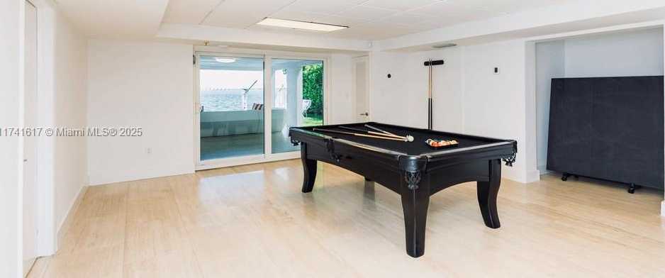 Small Image of 891 NORTH VENETIAN DR, Miami Number 21