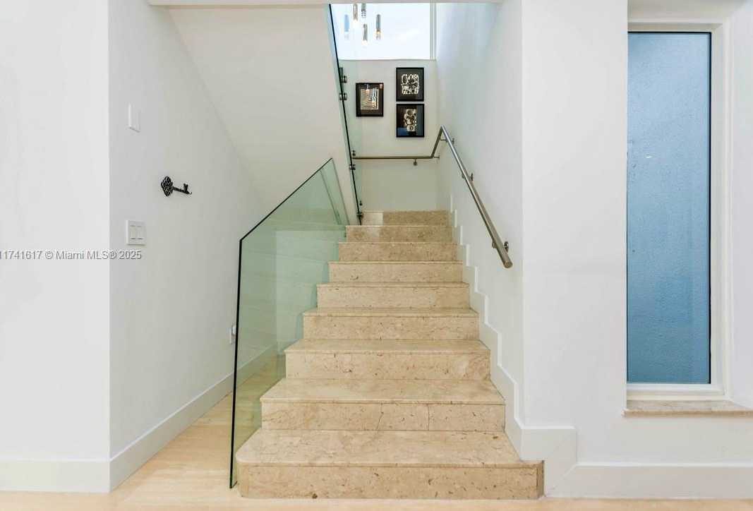 Small Image of 891 NORTH VENETIAN DR, Miami Number 23