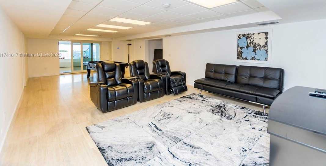 Small Image of 891 NORTH VENETIAN DR, Miami Number 24