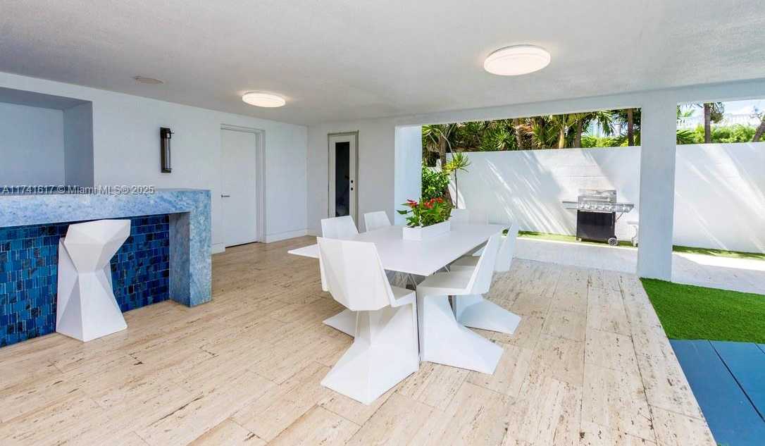 Small Image of 891 NORTH VENETIAN DR, Miami Number 27