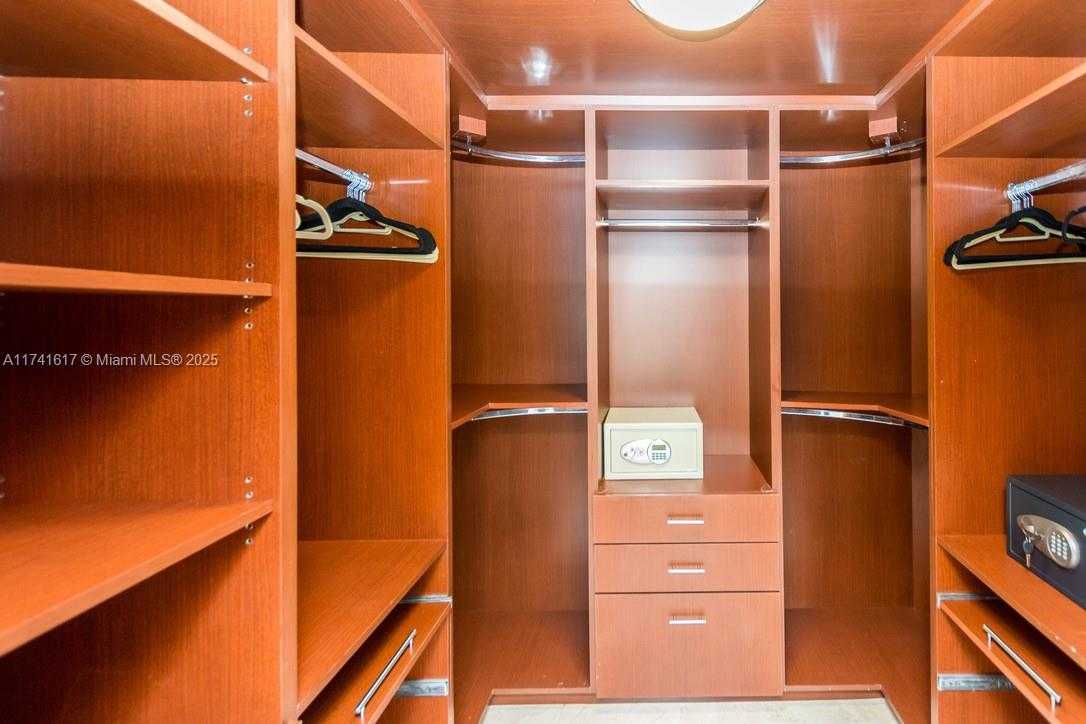 Small Image of 891 NORTH VENETIAN DR, Miami Number 28
