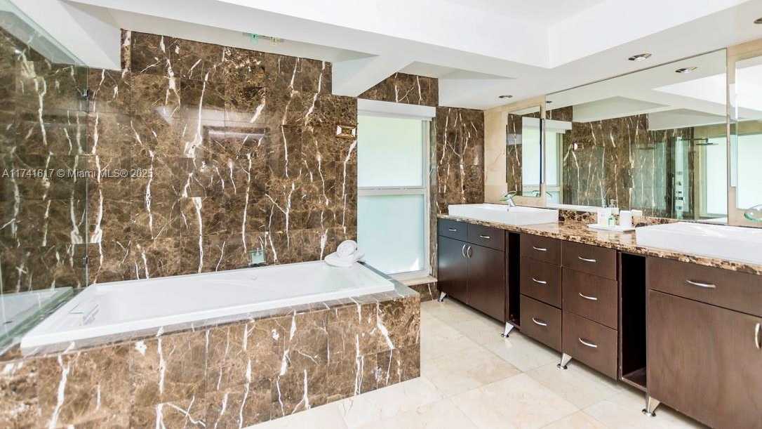 Small Image of 891 NORTH VENETIAN DR, Miami Number 30