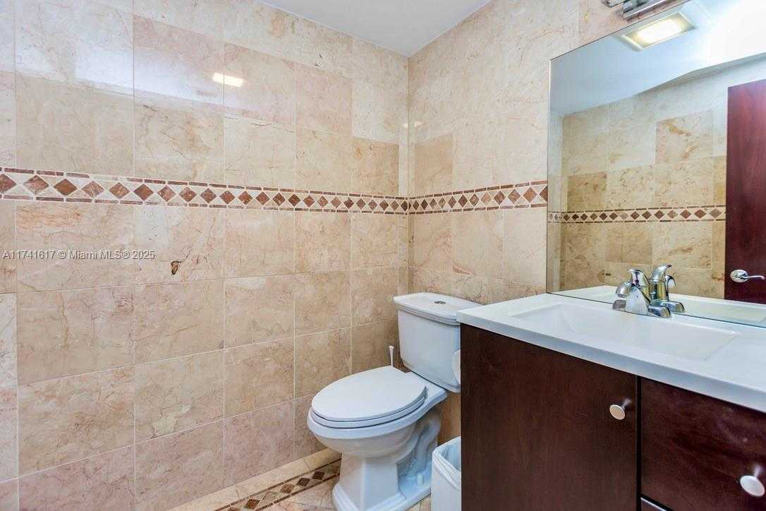 Small Image of 891 NORTH VENETIAN DR, Miami Number 31