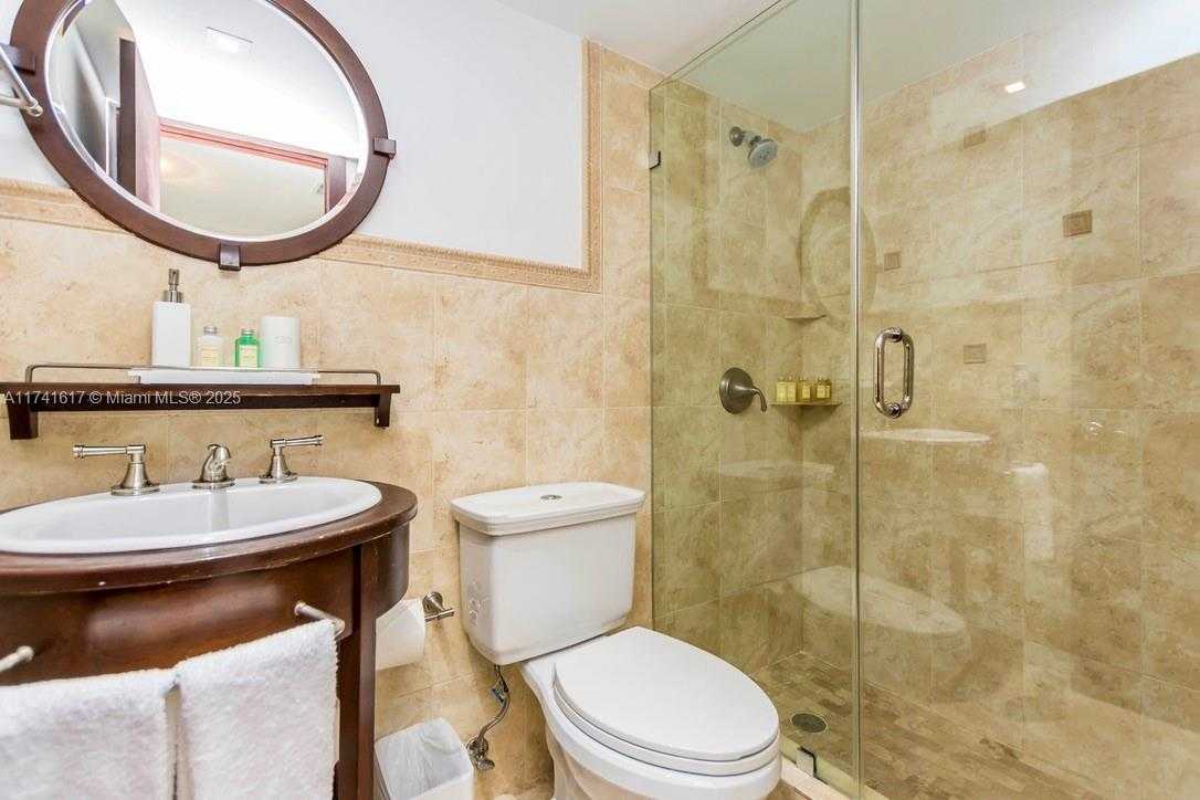 Small Image of 891 NORTH VENETIAN DR, Miami Number 32
