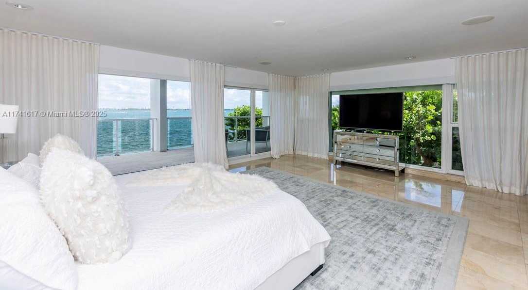 Small Image of 891 NORTH VENETIAN DR, Miami Number 34