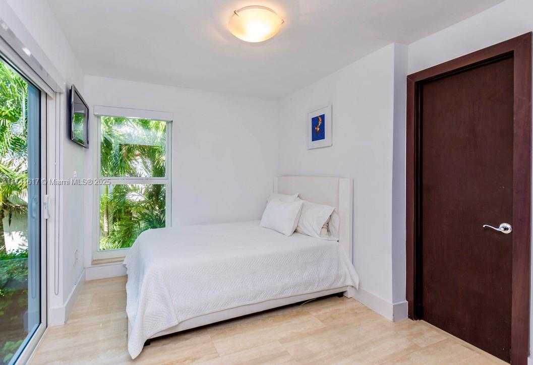 Small Image of 891 NORTH VENETIAN DR, Miami Number 36