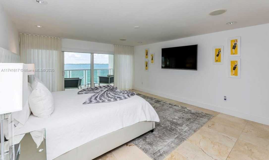 Small Image of 891 NORTH VENETIAN DR, Miami Number 37
