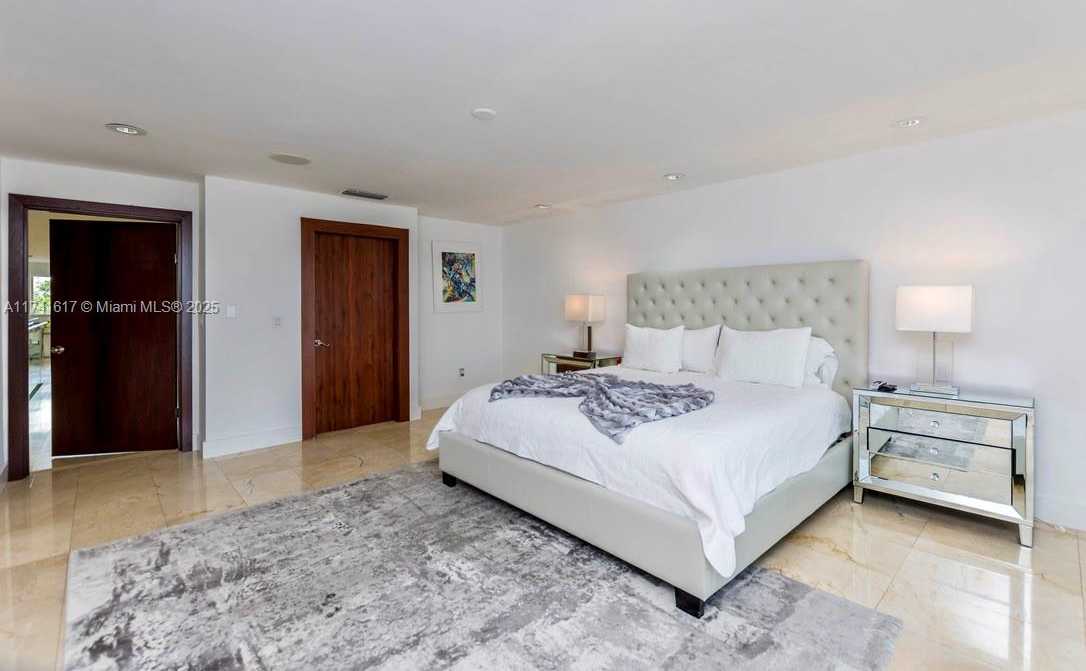 Small Image of 891 NORTH VENETIAN DR, Miami Number 38