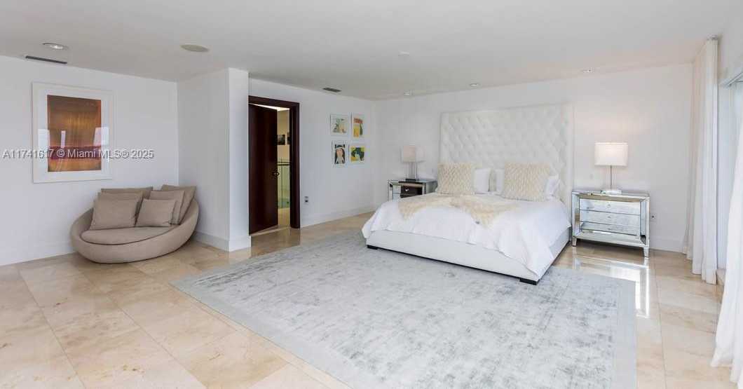 Small Image of 891 NORTH VENETIAN DR, Miami Number 39