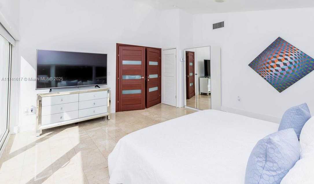 Small Image of 891 NORTH VENETIAN DR, Miami Number 42