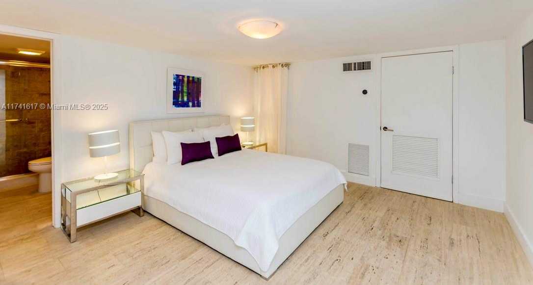 Small Image of 891 NORTH VENETIAN DR, Miami Number 45