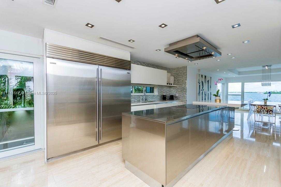 Small Image of 891 NORTH VENETIAN DR, Miami Number 47