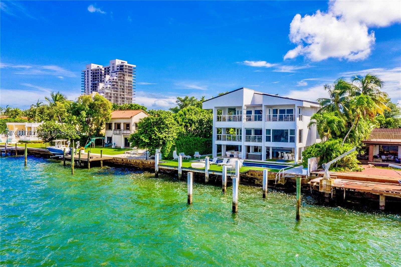 Small Image of 891 NORTH VENETIAN DR, Miami Number 53