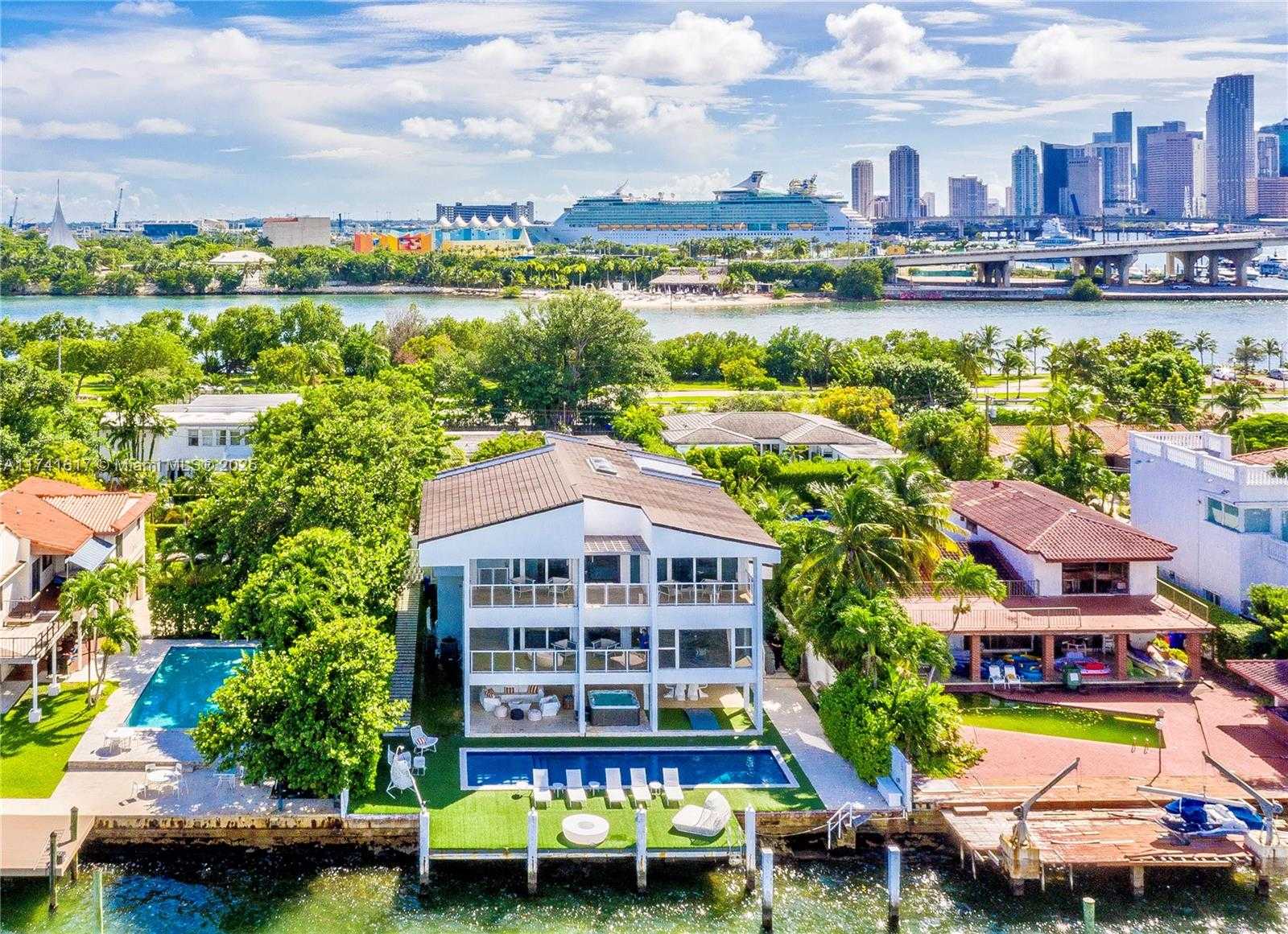 Small Image of 891 NORTH VENETIAN DR, Miami Number 56