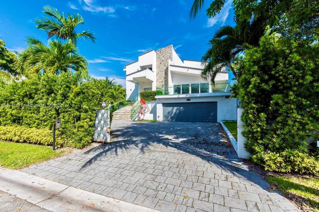 Small Image of 891 NORTH VENETIAN DR, Miami Number 57
