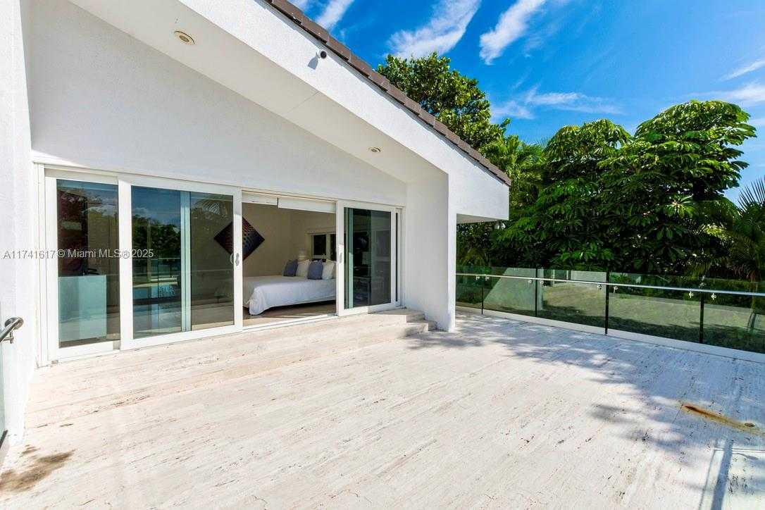 Small Image of 891 NORTH VENETIAN DR, Miami Number 6